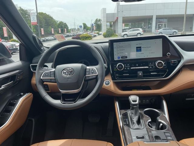 2026 Toyota Highlander Hybrid Platinum