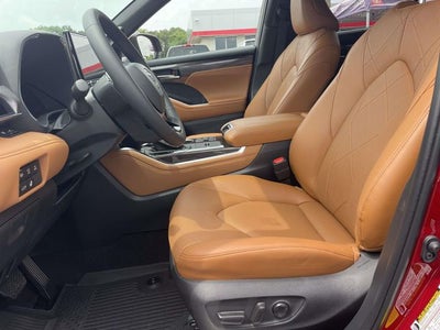 2026 Toyota Highlander Hybrid Platinum