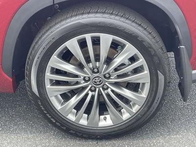 2026 Toyota Highlander Hybrid Platinum