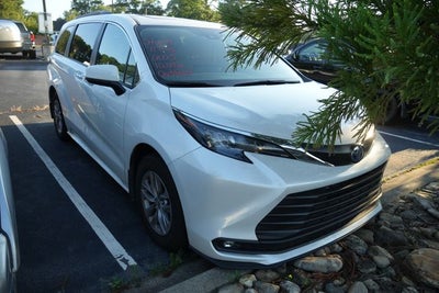 2025 Toyota Sienna XLE 8 Passenger