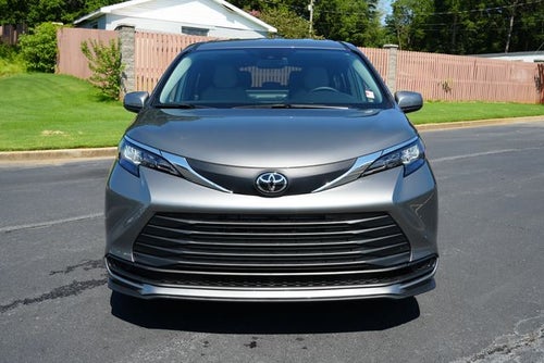 2026 Toyota Sienna LE 8 Passenger