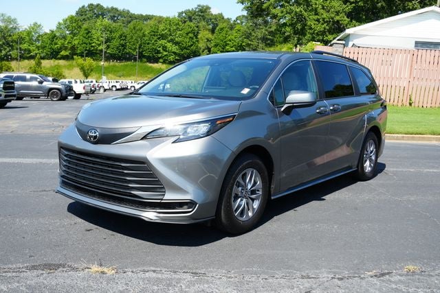 2026 Toyota Sienna LE 8 Passenger