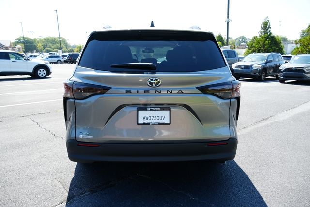 2026 Toyota Sienna LE 8 Passenger