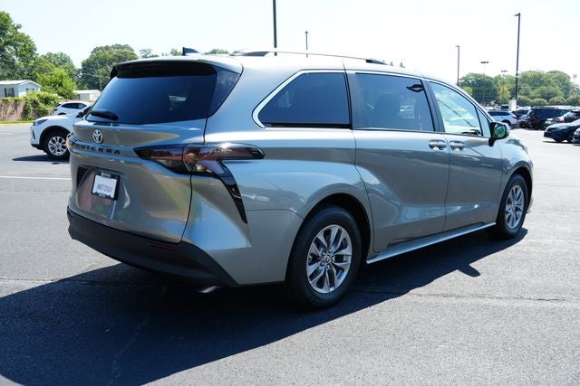 2026 Toyota Sienna LE 8 Passenger
