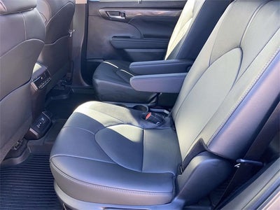 2025 Toyota Highlander Hybrid Limited