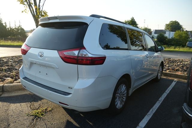 2015 Toyota Sienna XLE 8 Passenger