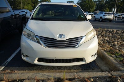 2015 Toyota Sienna XLE 8 Passenger