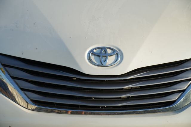 2015 Toyota Sienna XLE 8 Passenger