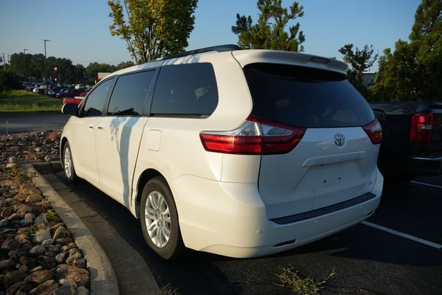 2015 Toyota Sienna XLE 8 Passenger