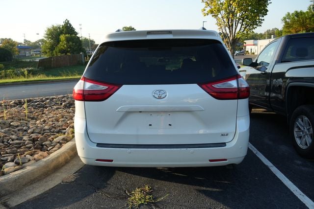 2015 Toyota Sienna XLE 8 Passenger