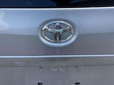 2016 Toyota Sienna XLE 8 Passenger