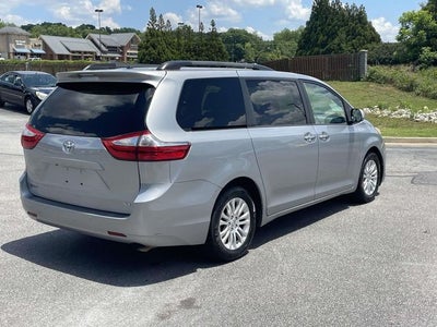 2016 Toyota Sienna XLE 8 Passenger