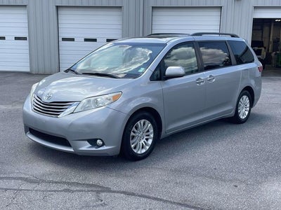 2016 Toyota Sienna XLE 8 Passenger
