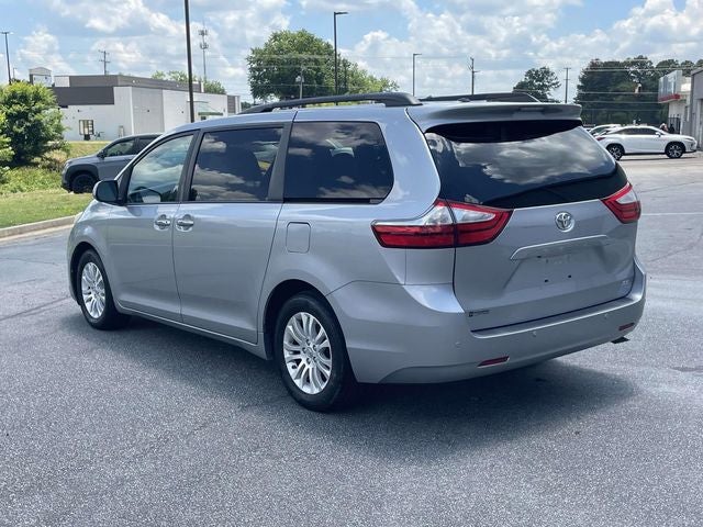 2016 Toyota Sienna XLE 8 Passenger