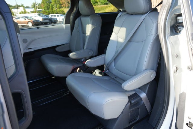 2025 Toyota Sienna XLE 8 Passenger
