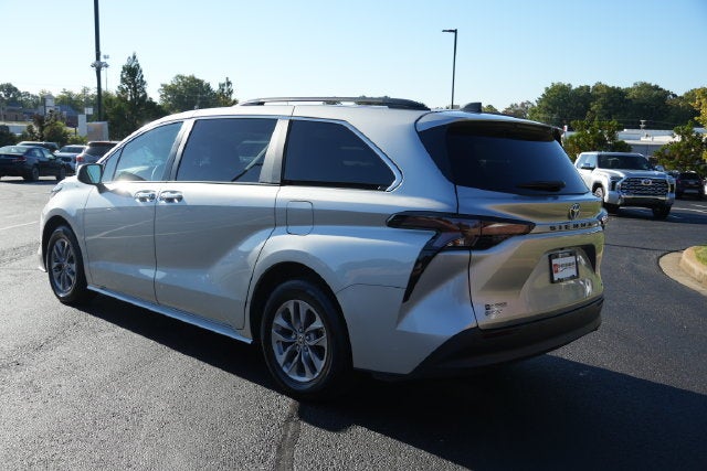 2025 Toyota Sienna XLE 8 Passenger