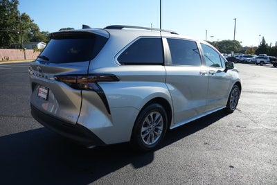 2025 Toyota Sienna XLE 8 Passenger