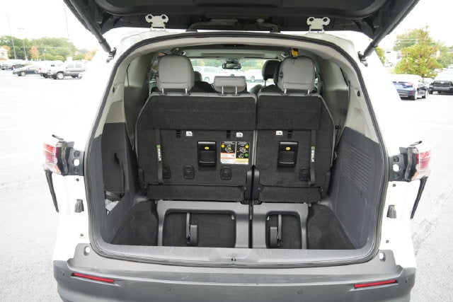 2024 Toyota Sienna XLE 8 Passenger