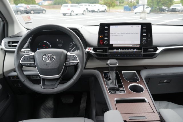 2024 Toyota Sienna XLE 8 Passenger