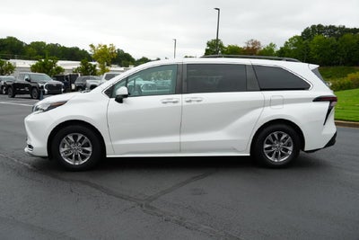 2024 Toyota Sienna XLE 8 Passenger