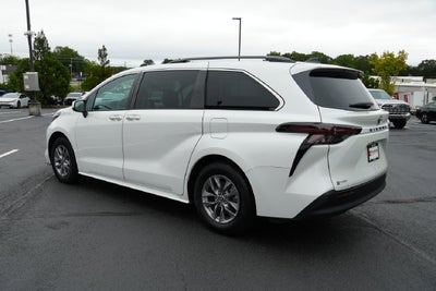 2024 Toyota Sienna XLE 8 Passenger