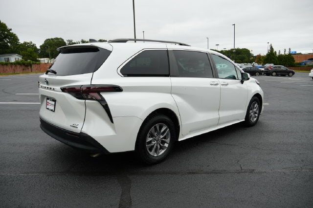 2024 Toyota Sienna XLE 8 Passenger