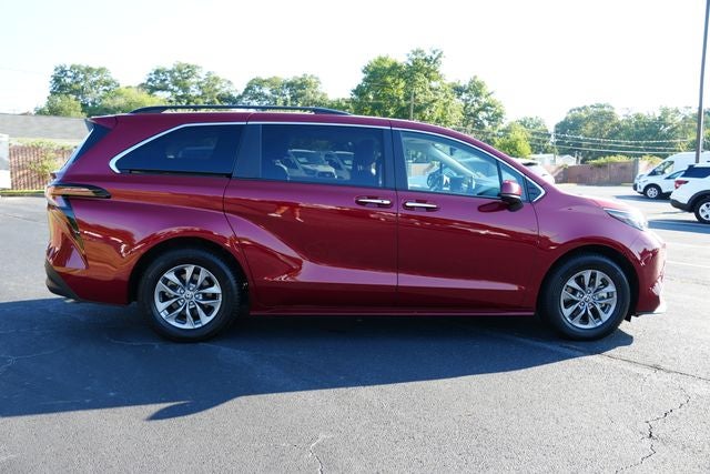 2023 Toyota Sienna XLE 8 Passenger
