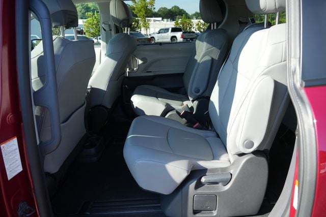 2023 Toyota Sienna XLE 8 Passenger