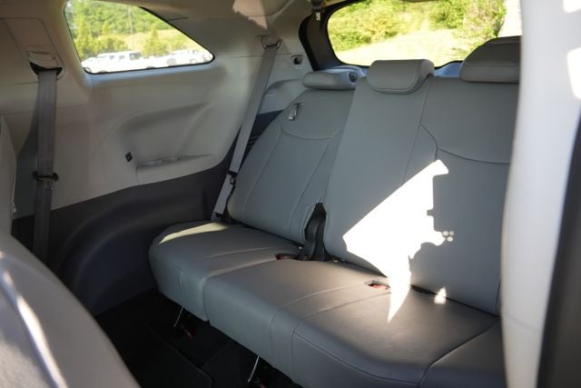 2023 Toyota Sienna XLE 8 Passenger