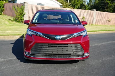 2023 Toyota Sienna XLE 8 Passenger