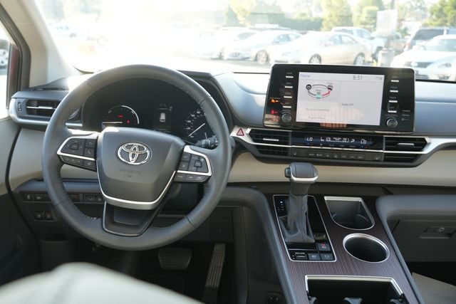 2023 Toyota Sienna XLE 8 Passenger