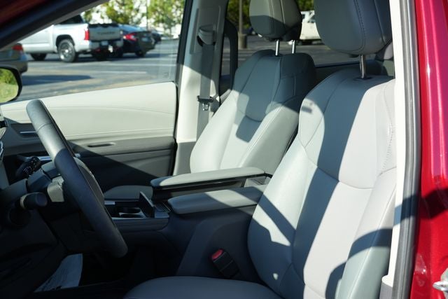 2023 Toyota Sienna XLE 8 Passenger