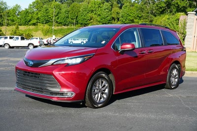 2023 Toyota Sienna XLE 8 Passenger