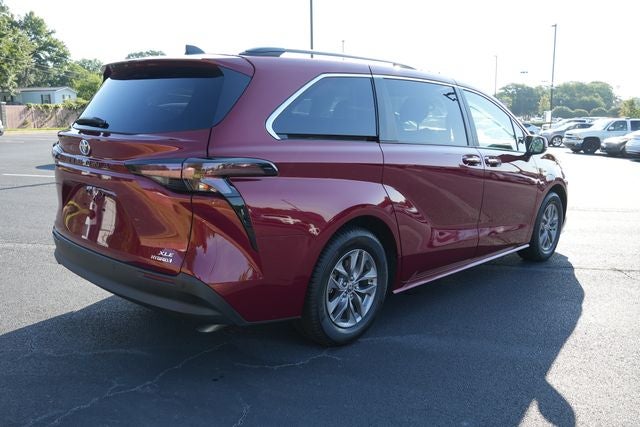 2023 Toyota Sienna XLE 8 Passenger
