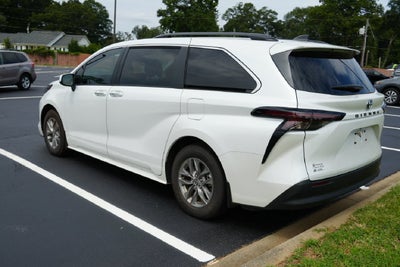 2025 Toyota Sienna XLE 8 Passenger