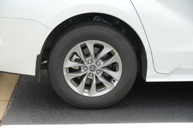 2025 Toyota Sienna XLE 8 Passenger