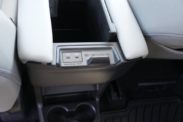 2025 Toyota Sienna XLE 8 Passenger