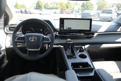 2025 Toyota Sienna XLE 8 Passenger