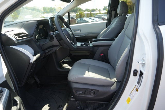 2025 Toyota Sienna XLE 8 Passenger