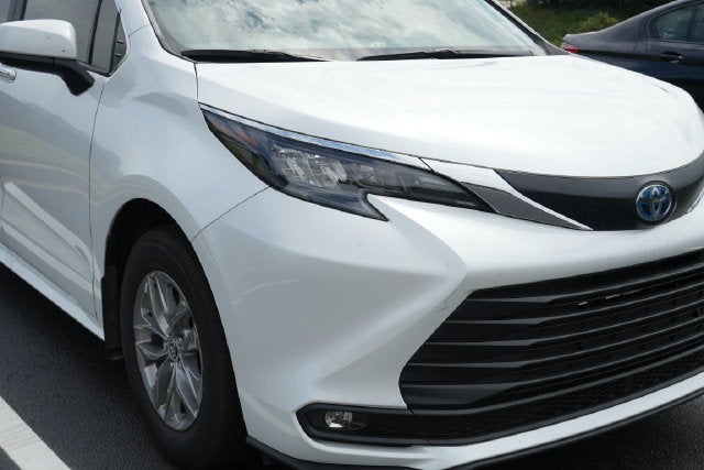 2025 Toyota Sienna XLE 8 Passenger