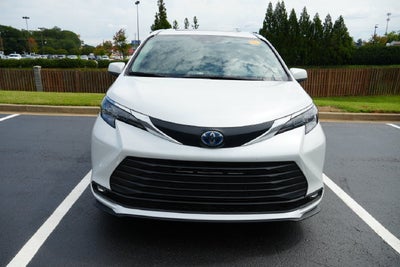 2025 Toyota Sienna XLE 8 Passenger