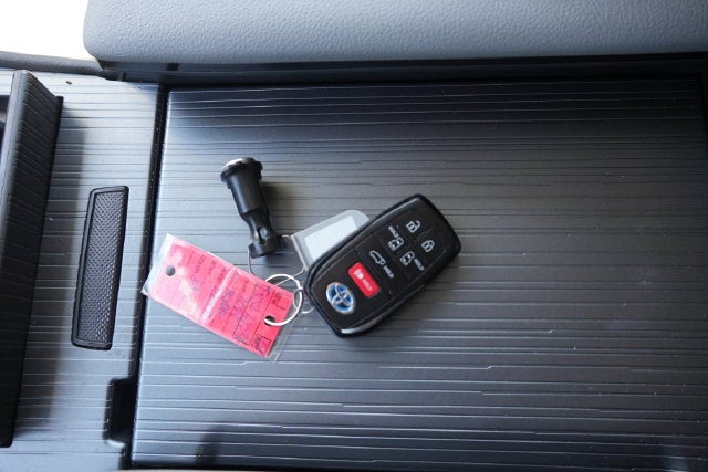 2025 Toyota Sienna XLE 8 Passenger