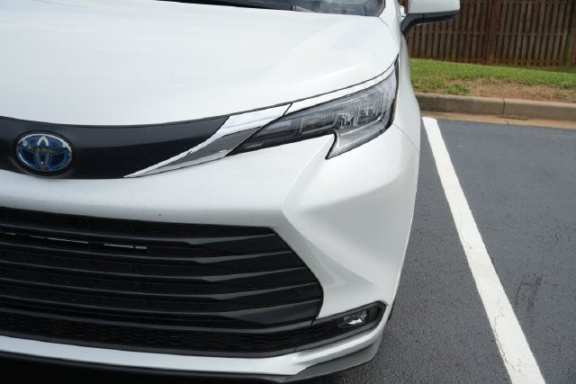 2025 Toyota Sienna XLE 8 Passenger