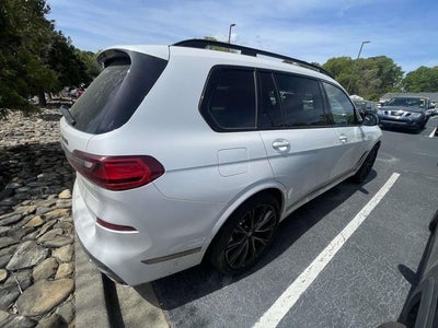 2022 BMW X7 M50i