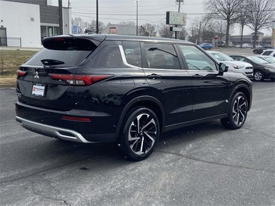2024 Mitsubishi Outlander SE