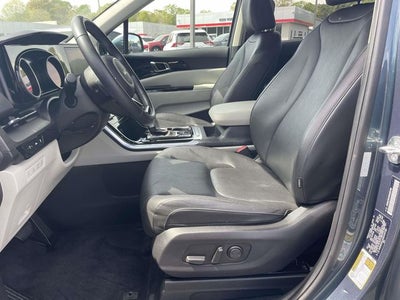 2024 Kia Carnival EX