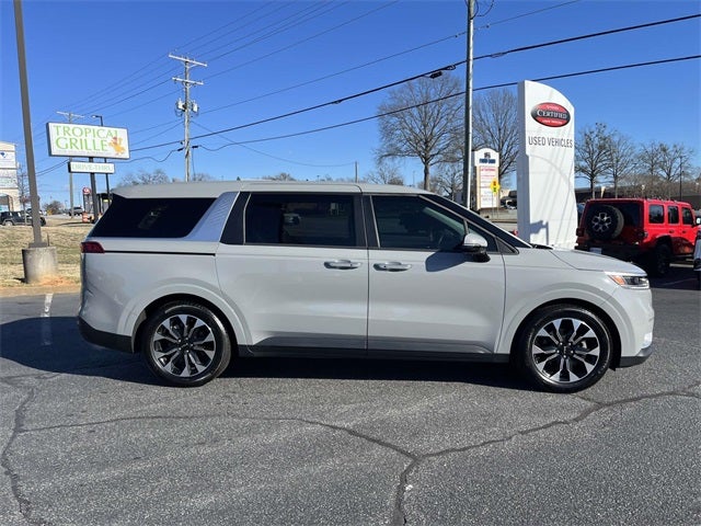 2024 Kia Carnival EX