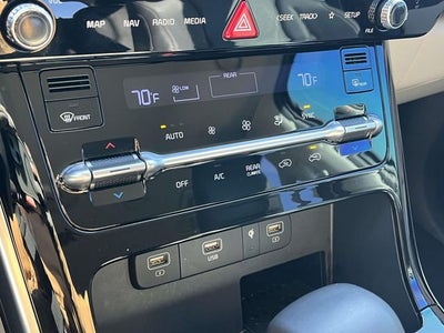 2024 Kia Carnival EX